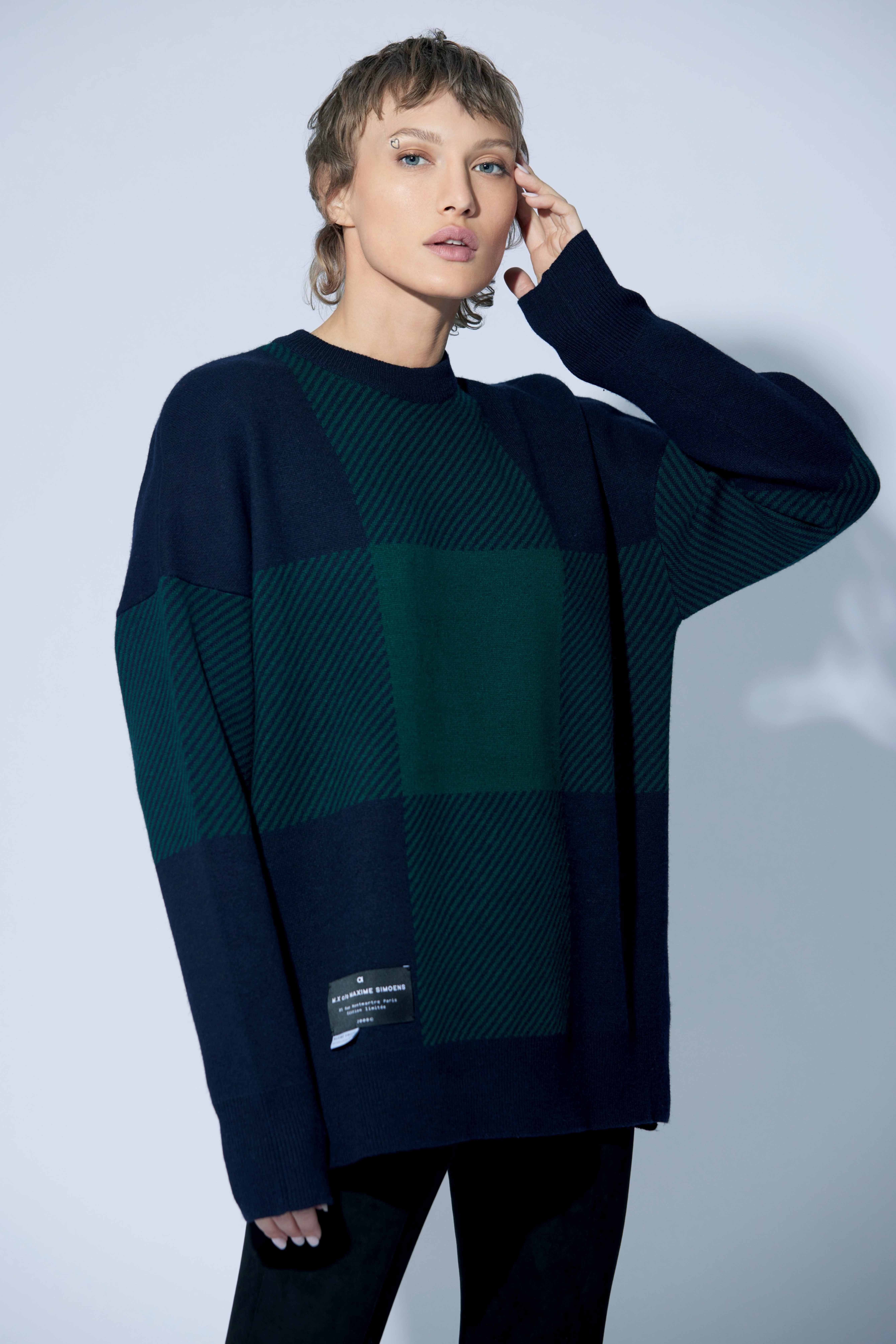 OVERSIZED CHECKED TWO-TONED SWEATER