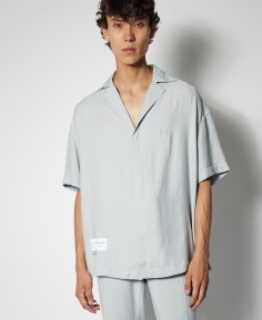 SHORT-SLEEVED SHIRT WITH THREAD EMBRODERY